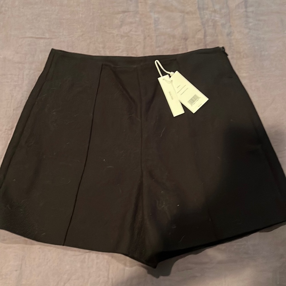 Gorgeous fabric - black Vince shorts - NWT size 6